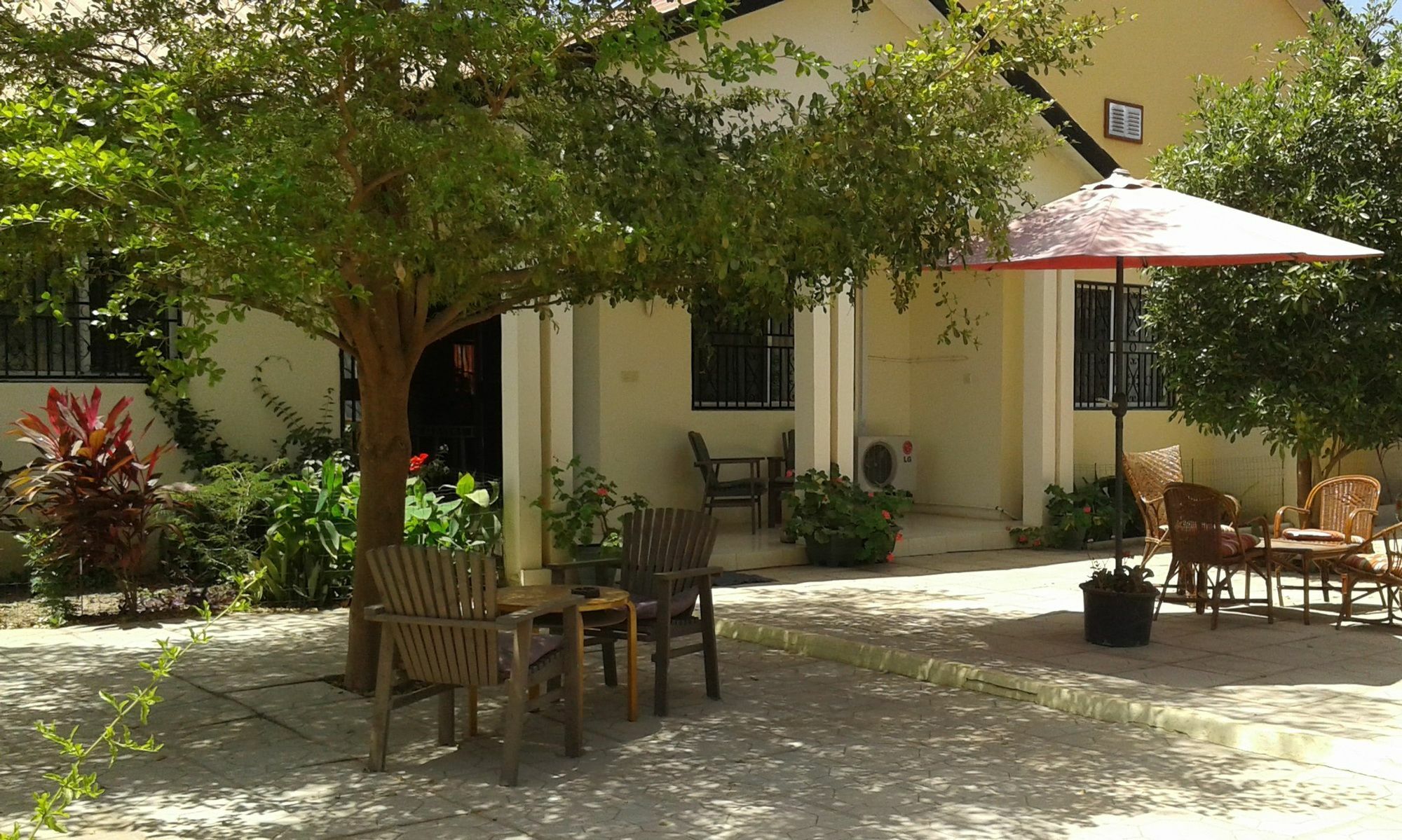 B & B Villa Calliandra Bijilo Bagian luar foto