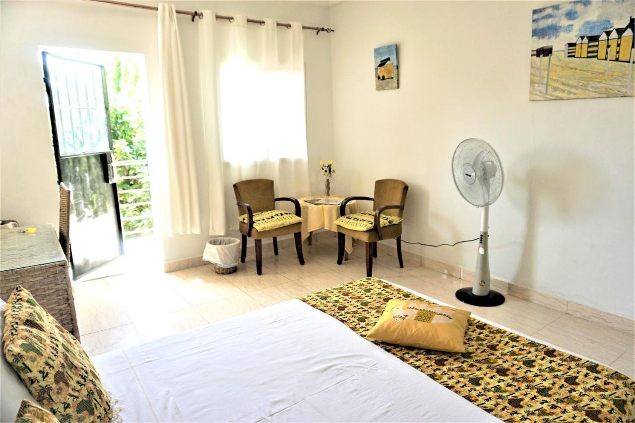 B & B Villa Calliandra Bijilo Bagian luar foto